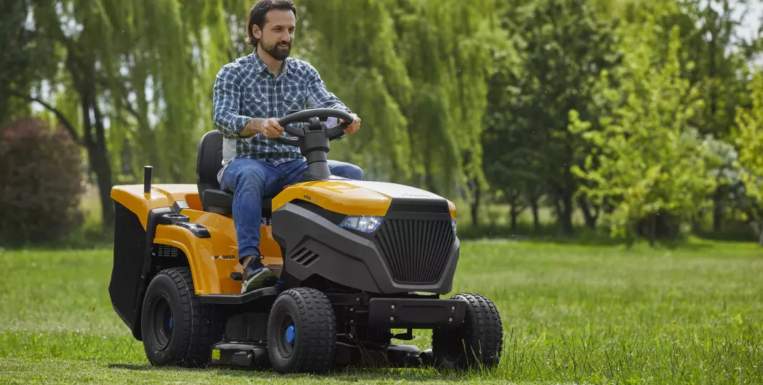 Akumulatorowe traktory ogrodowe Stiga e-Ride